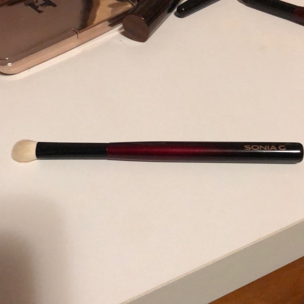 Sonia G Worker Two brush